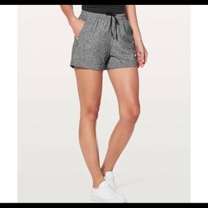 Lululemon Spring breakaway shorts HR